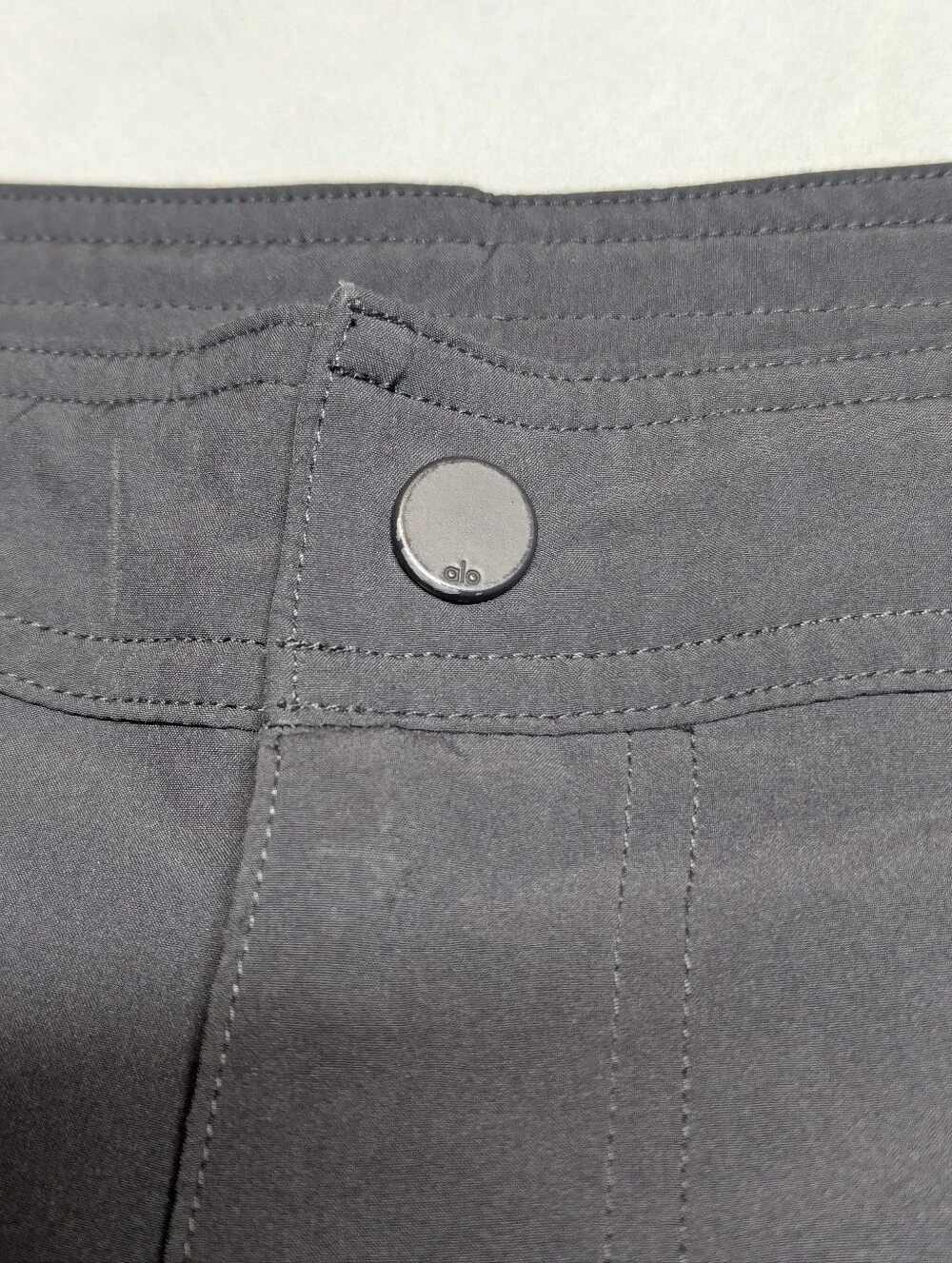 ALO Yoga Men's Triumph Restore Sweat Shorts (Dark Grey)– Size Large